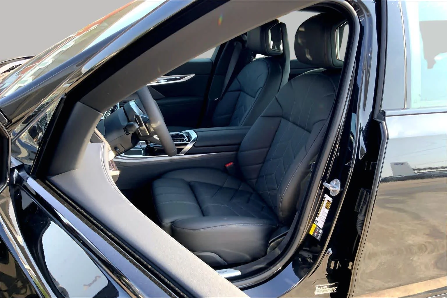New 2026 Black Sapphire Metallic BMW 750e xDrive image 9