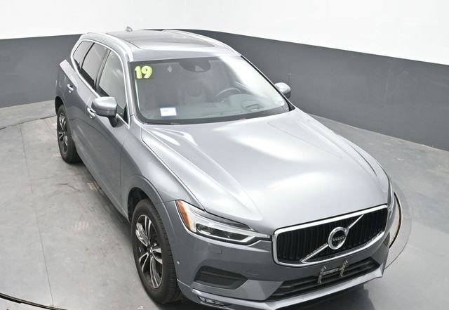 Used 2019 Gray Volvo T6 Momentum image 31