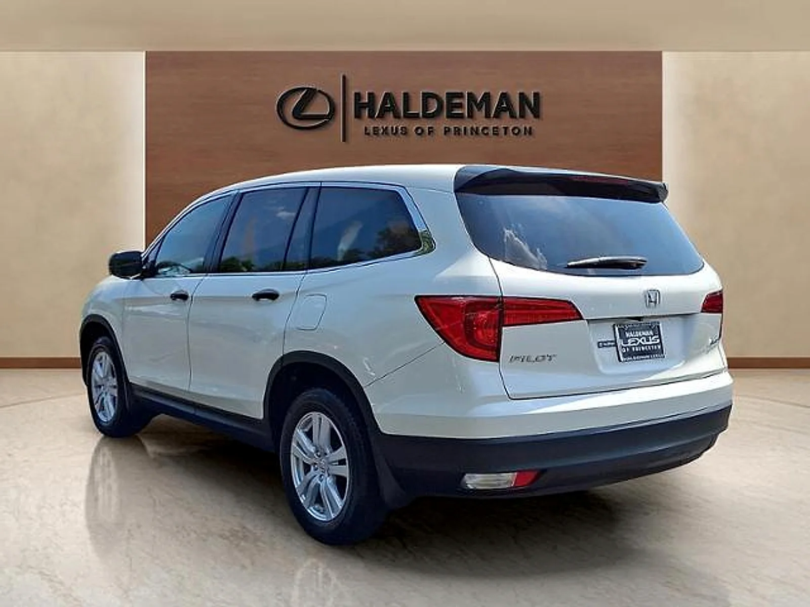 Used 2017 White Diamond Pearl Honda LX image 4