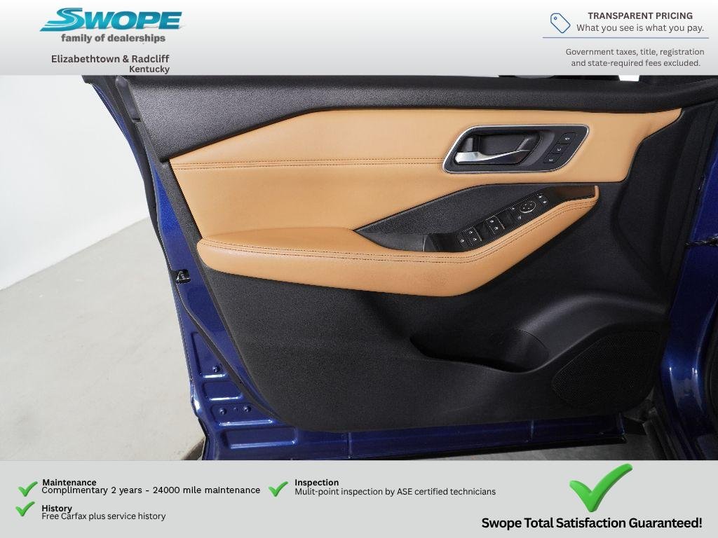 Used 2021 Caspian Blue Metallic/Super Black Nissan Platinum image 18