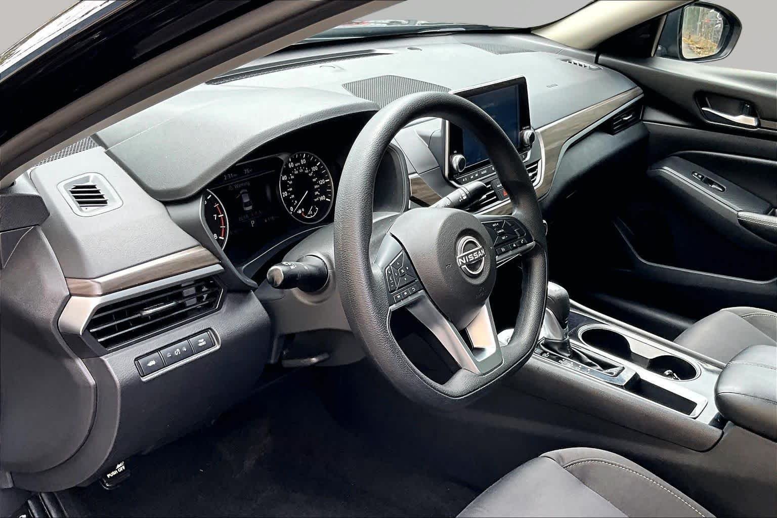 2024 Nissan Altima SV - Photo 18