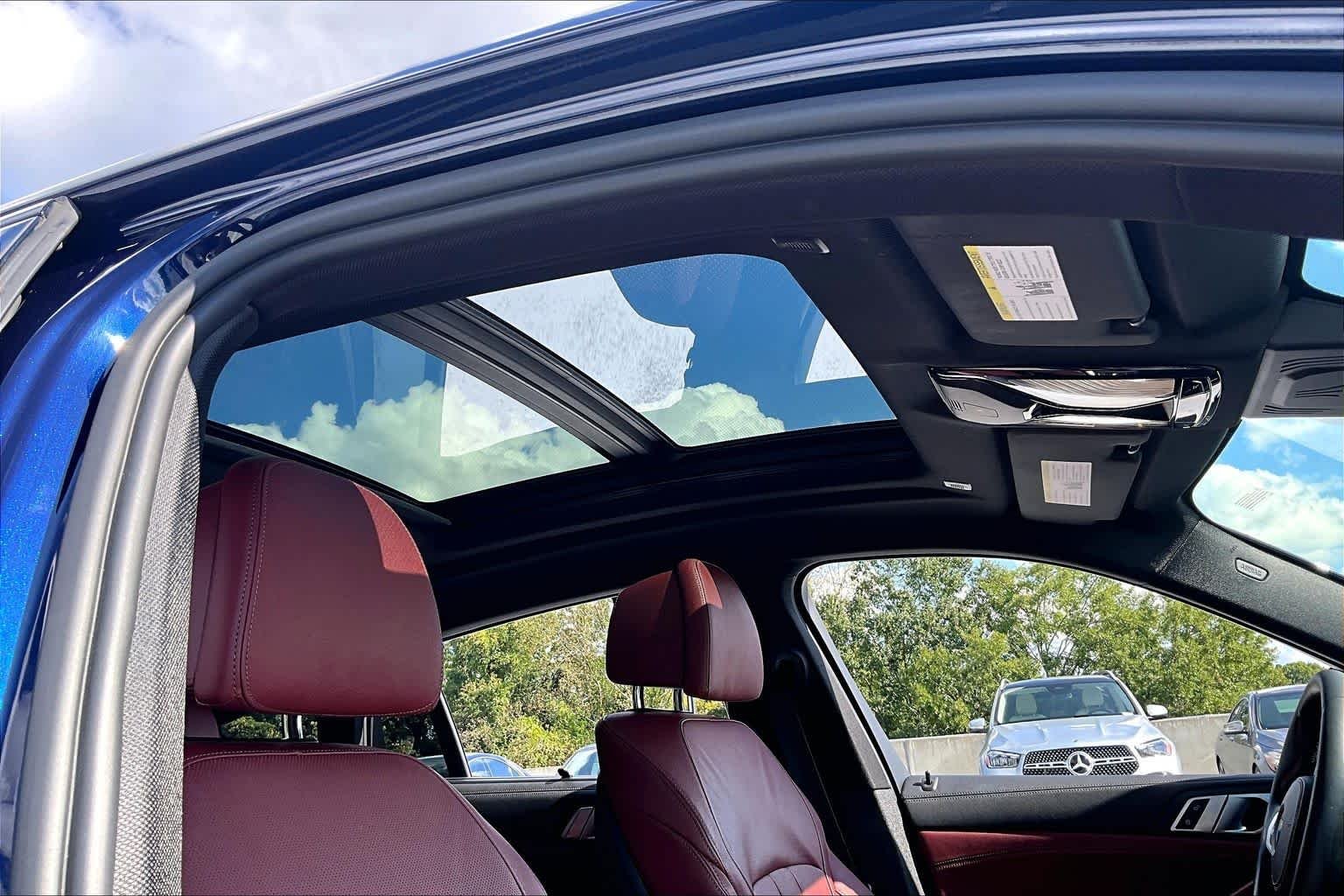 Used 2022 Tanzanite Blue II Metallic BMW M50i image 14
