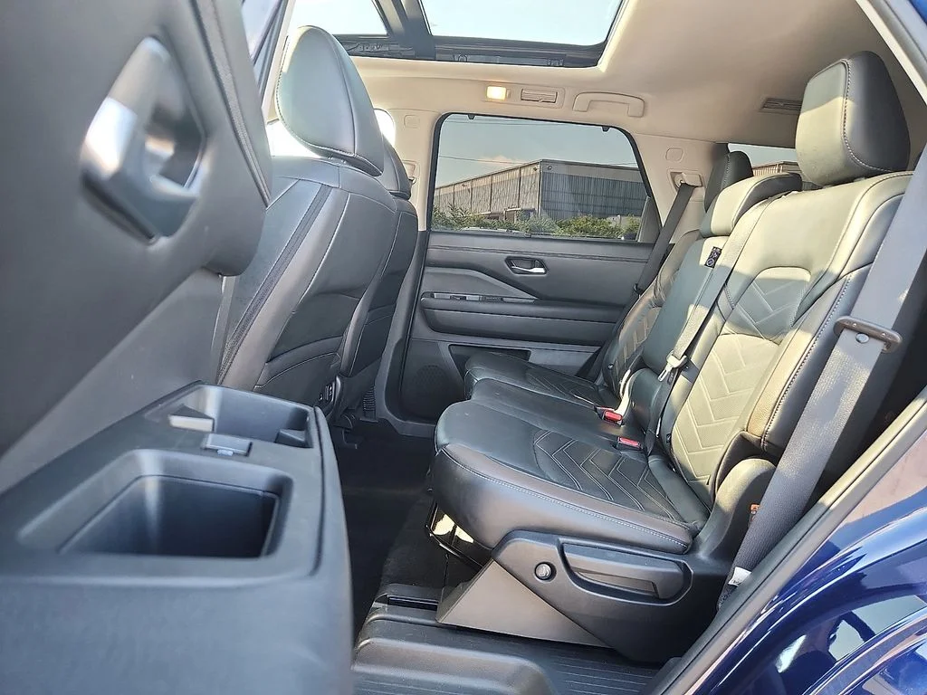Used 2023 Blue Nissan Platinum image 10