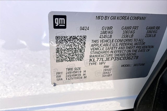 Certified Used 2025 Summit White Chevrolet 2RS image 27