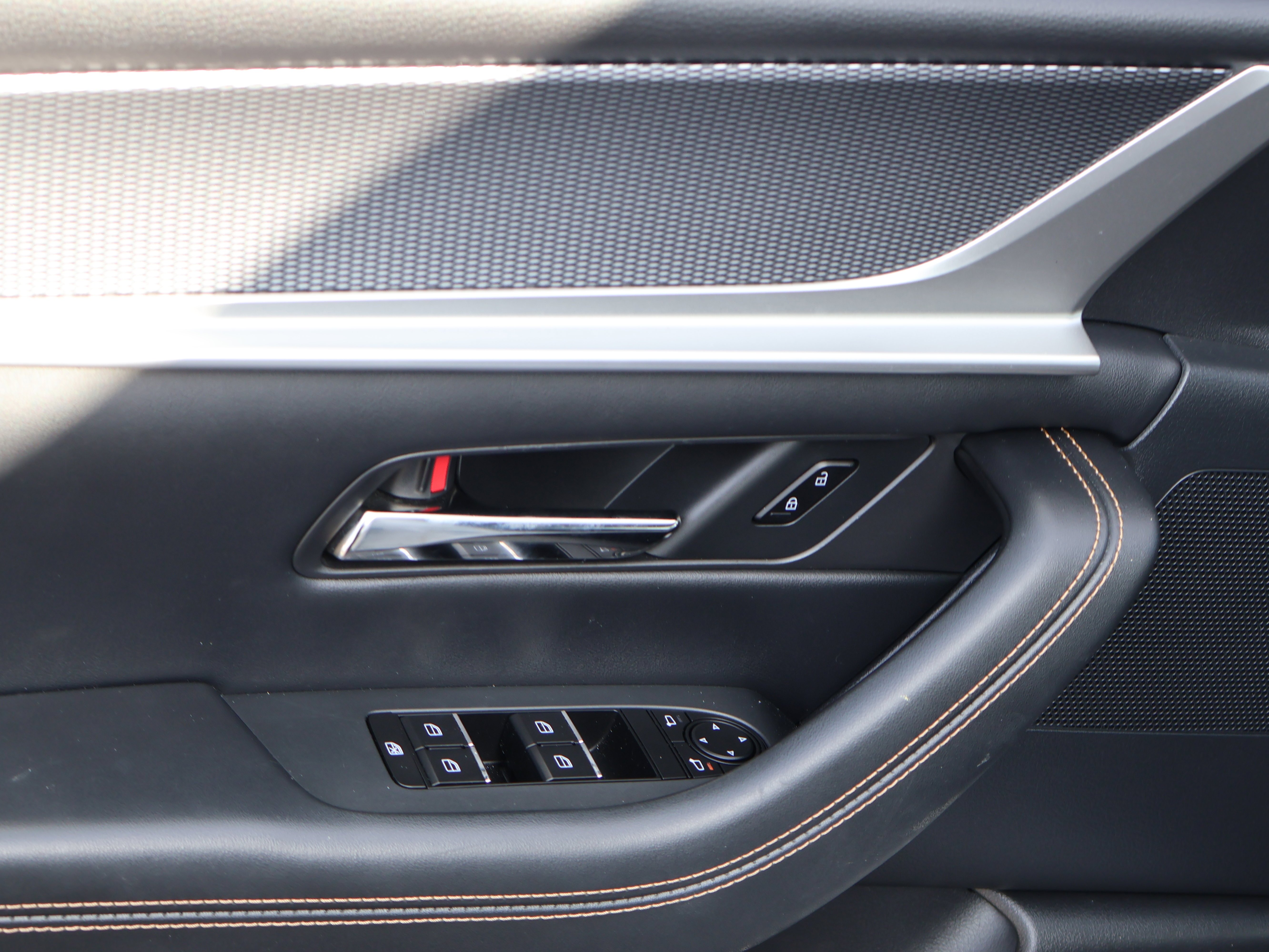 2025 Mazda CX-70 Premium Package - Photo 25