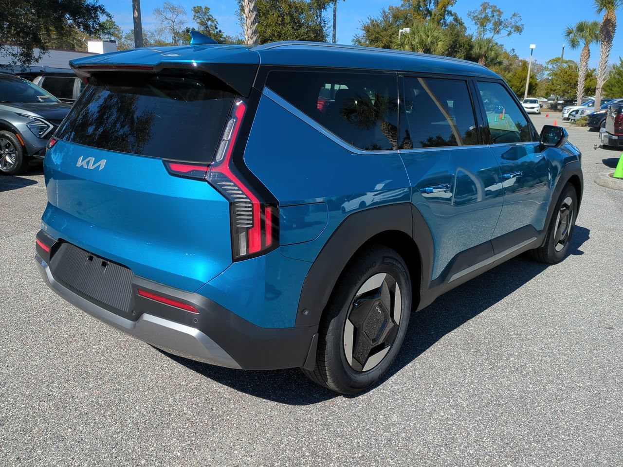 New 2026 Ocean Blue Kia Wind image 5