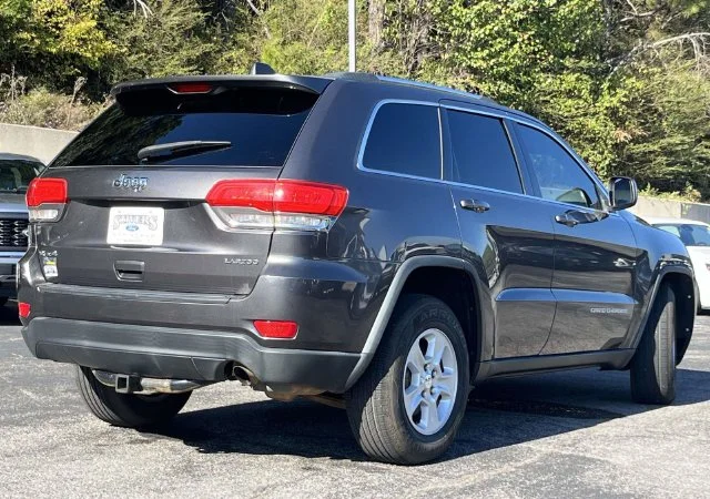 Used 2014 Granite Crystal Clearcoat Metallic Jeep Laredo image 3