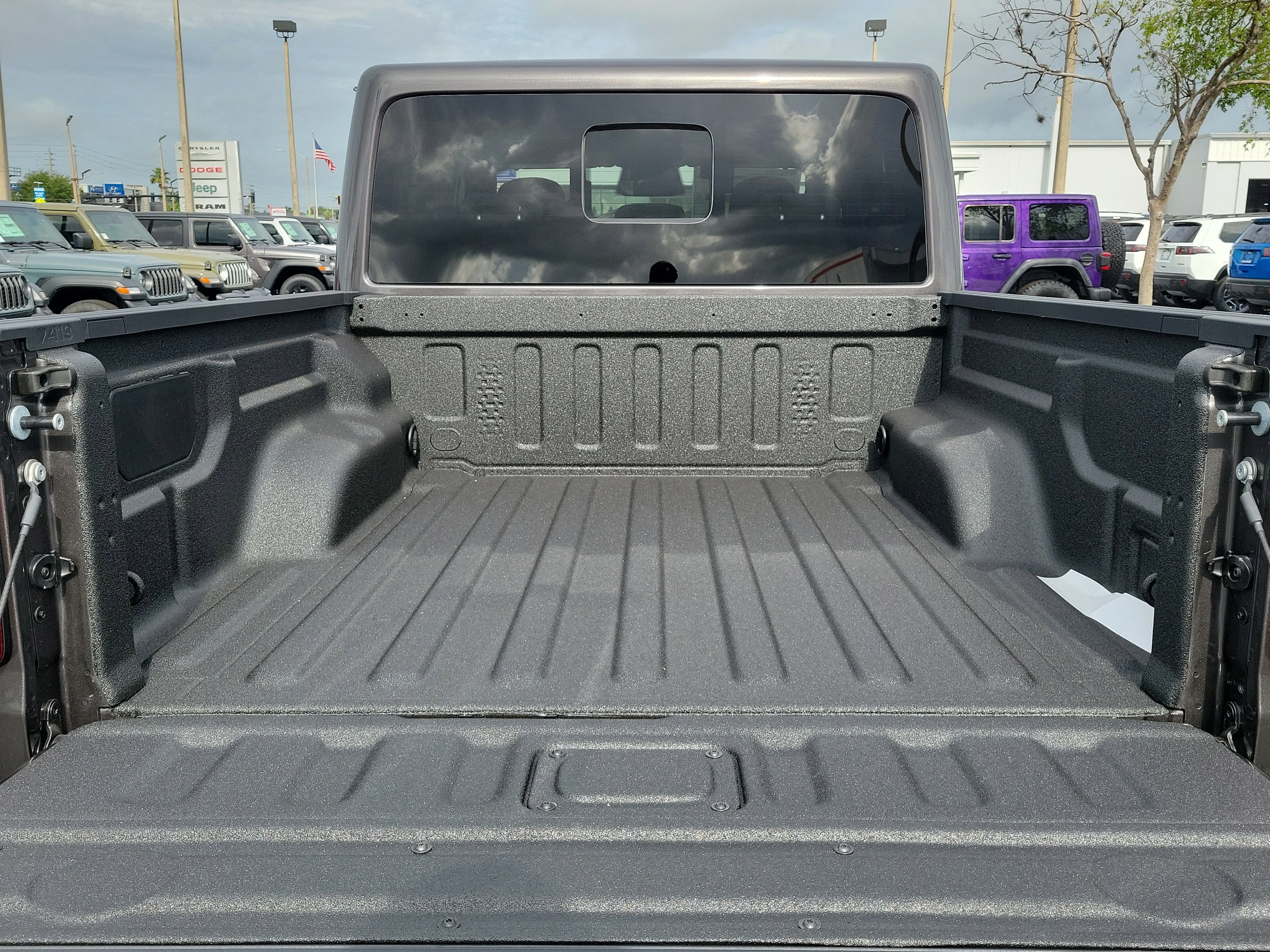 New 2026 Granite Crystal Metallic Clearcoat Jeep 85th Anniversary Edition image 10
