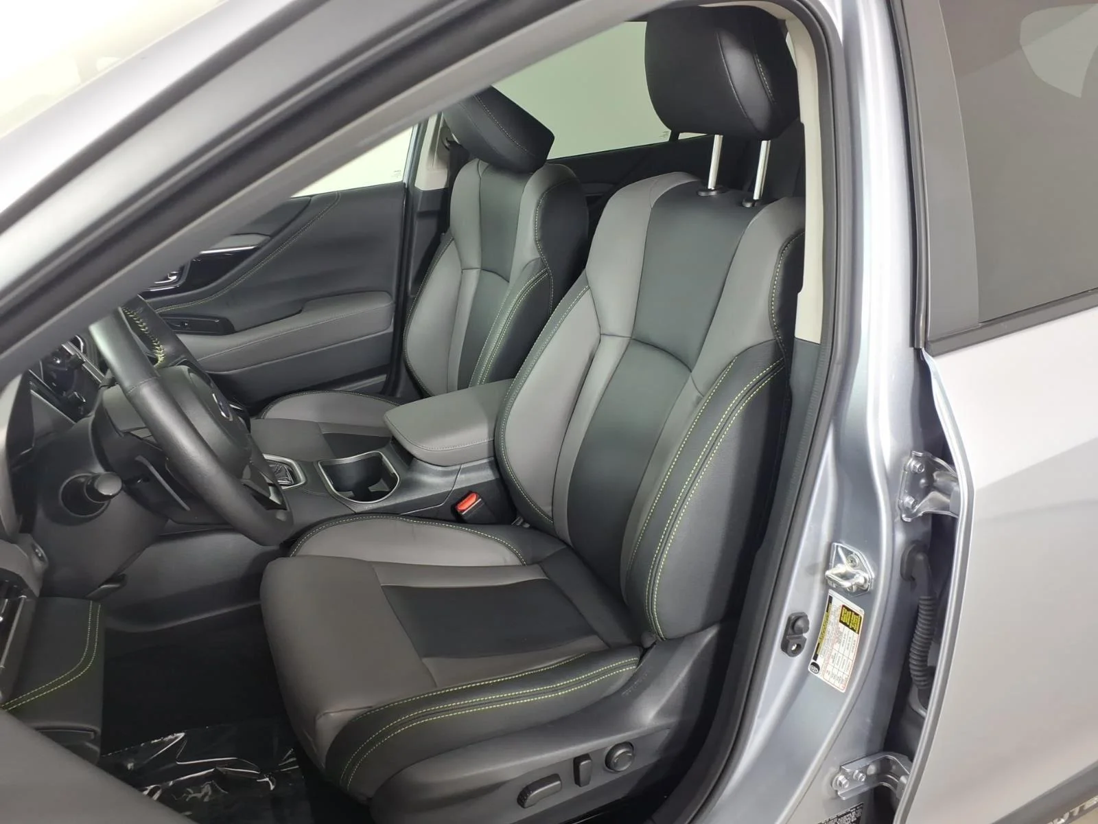Certified Used 2025 Ice Silver Metallic Subaru Onyx Edition image 28
