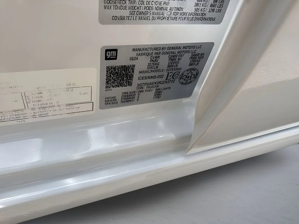 Used 2024 Summit White GMC Pro image 62