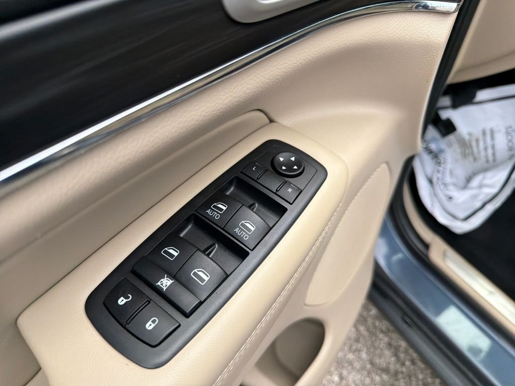 Used 2020 Blue Jeep Limited image 11