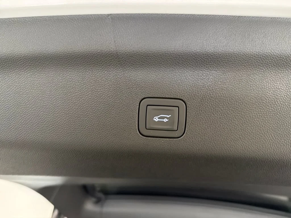 New 2026 Summit White Chevrolet LT image 9