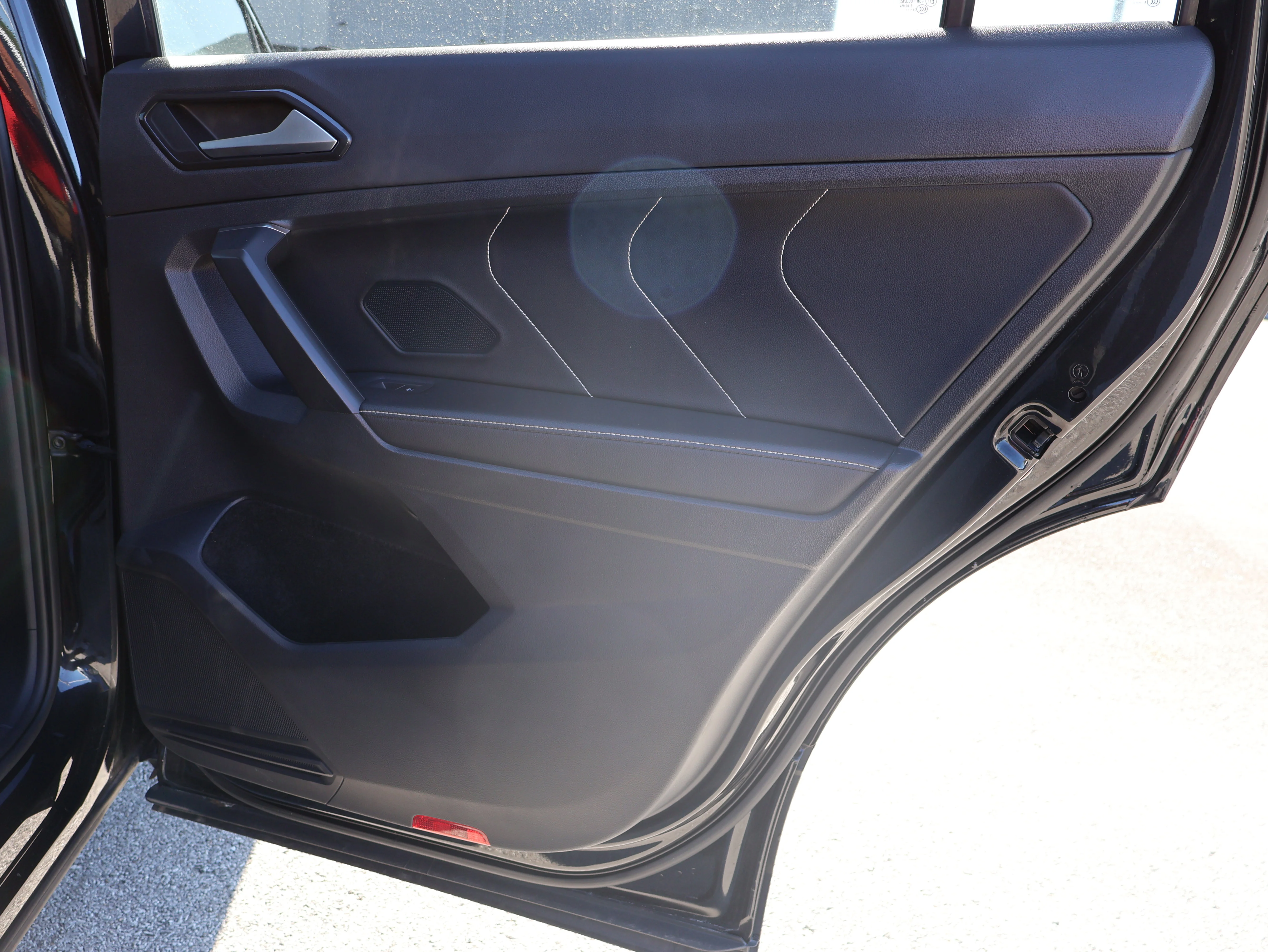 2022 Volkswagen Tiguan SE - Photo 14