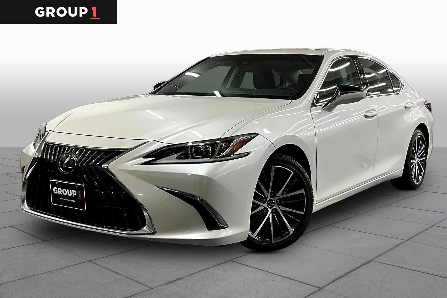 2025 Lexus ES 300h 300h's photo