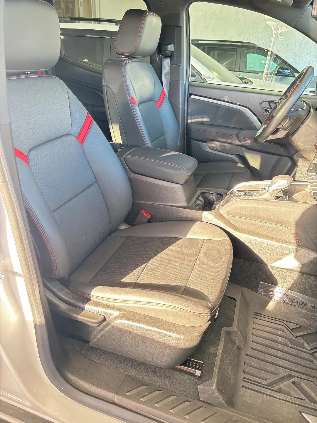 2023 Chevrolet Colorado Z71 - Photo 8