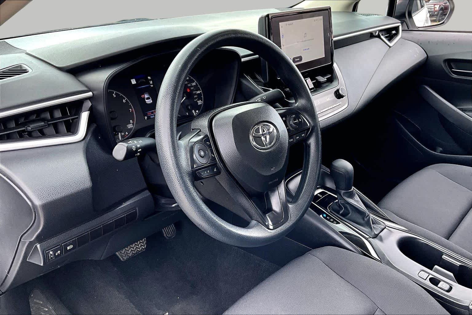Used 2025 Ice Cap Toyota LE image 18