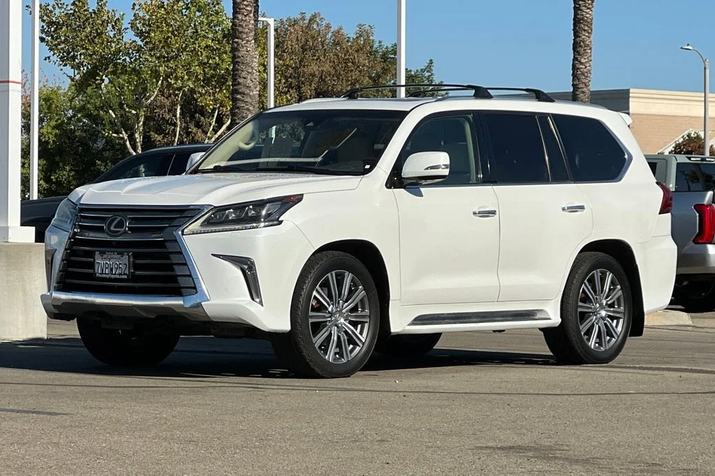 Used 2017  Lexus 570 image 10