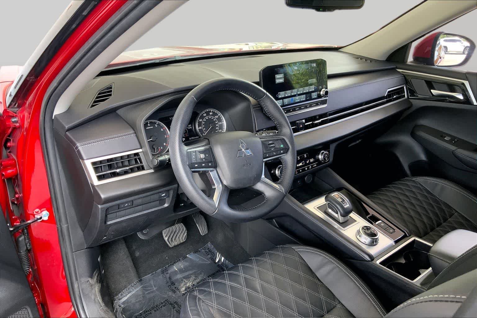 Used 2022 Red Diamond Mitsubishi SEL Special Edition image 18
