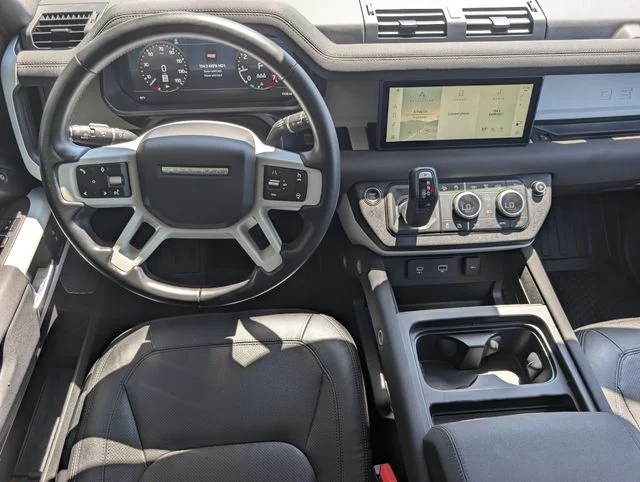 Used 2023  Land Rover S image 11
