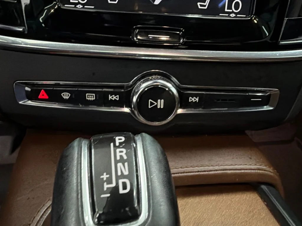 Used 2018  Volvo T6 Inscription image 18