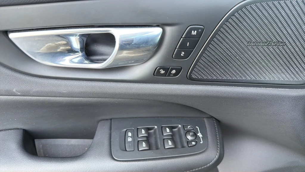 2023 Volvo S60 Plus - Photo 23