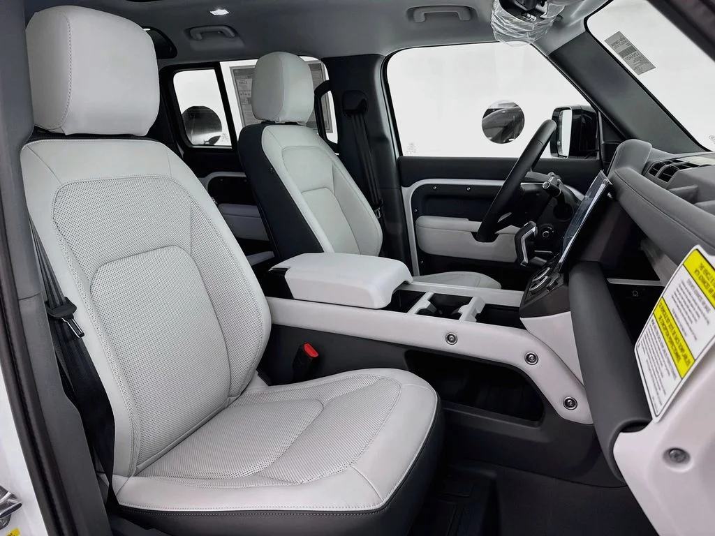 New 2026 Fuji White Land Rover X-Dynamic SE image 29