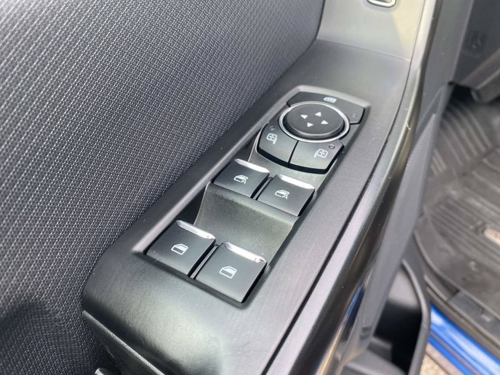 Used 2025 Atlas Blue Metallic Ford STX image 17