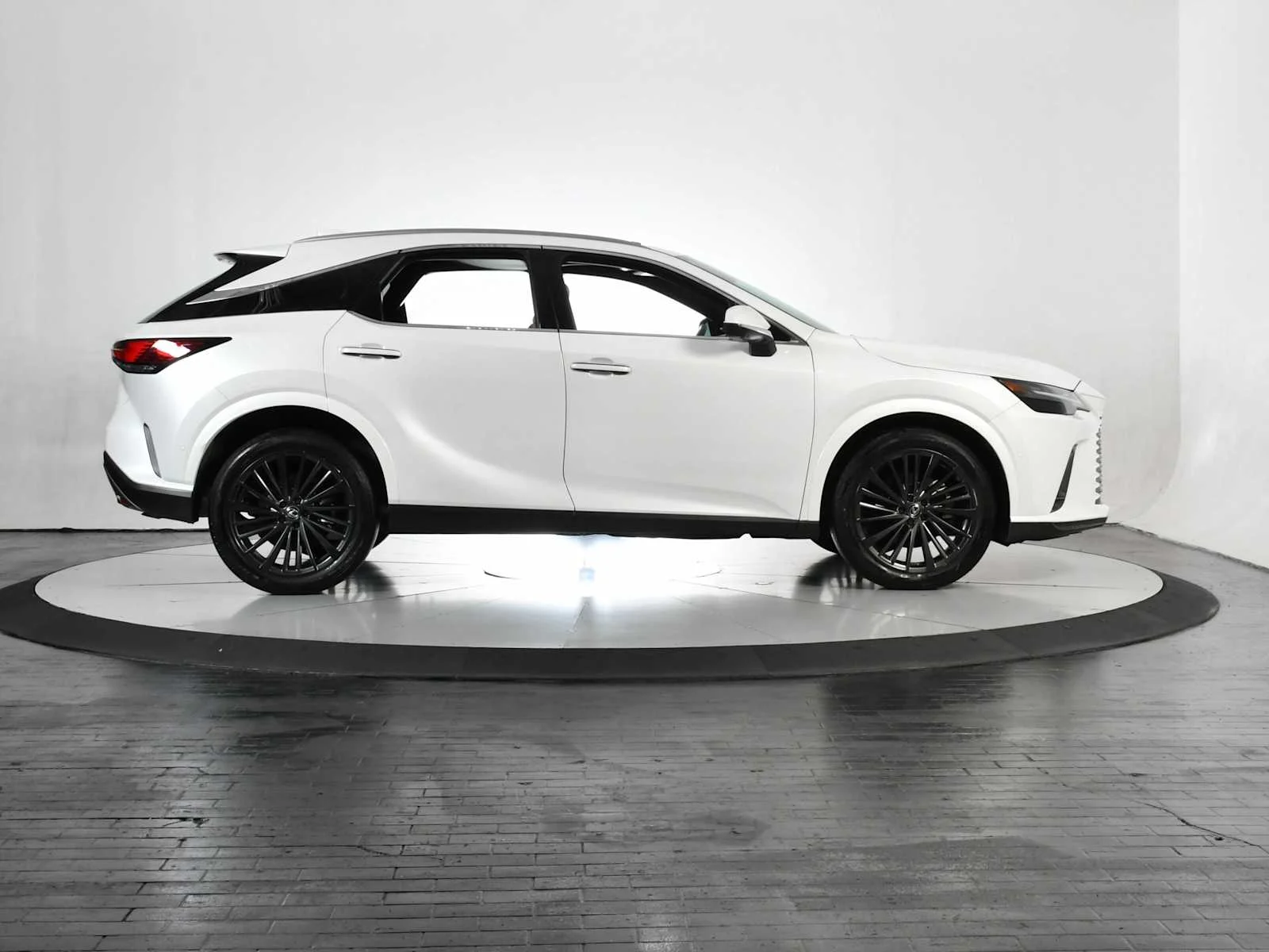 Certified Used 2025 EMINENT WHITE PEARL Lexus Premium Plus image 8