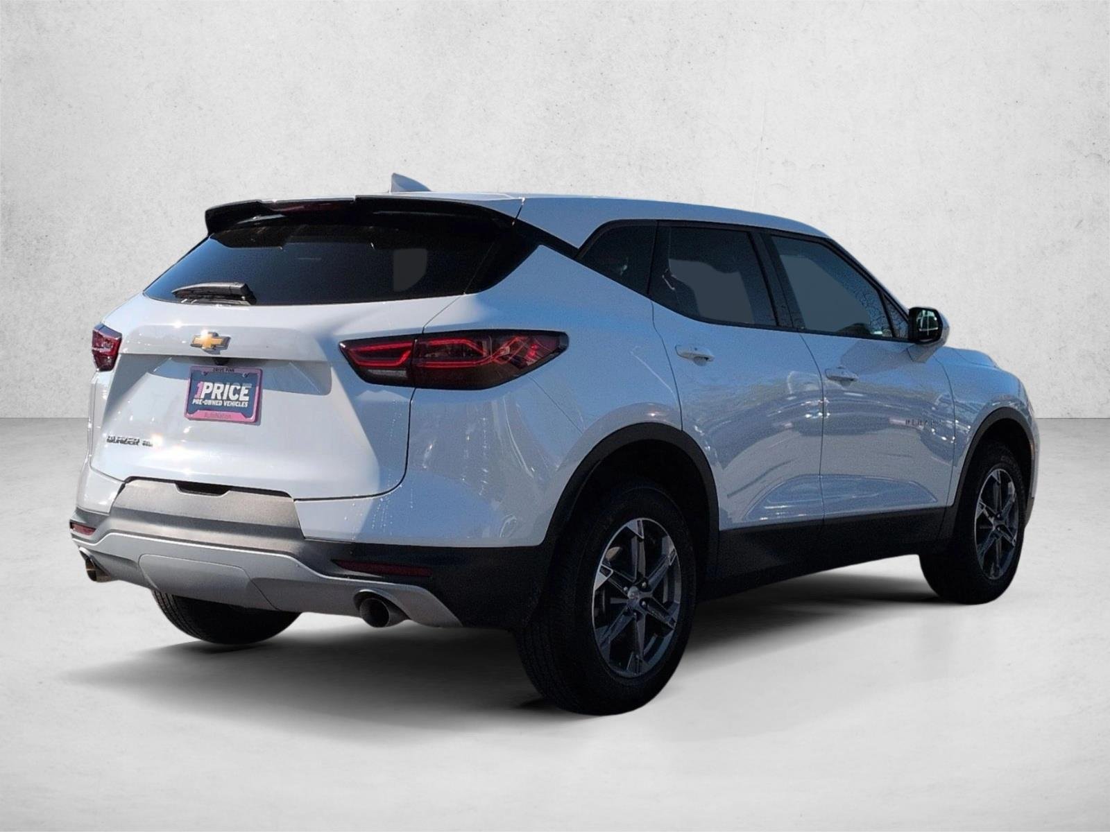 Used 2025 Summit White Chevrolet LT image 5