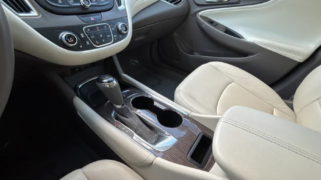 Used 2019 SUMMIT WHITE Chevrolet LT image 14