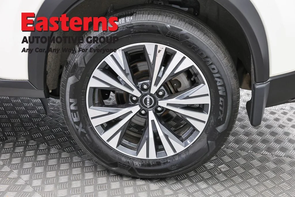 Used 2023 White Nissan SV image 33