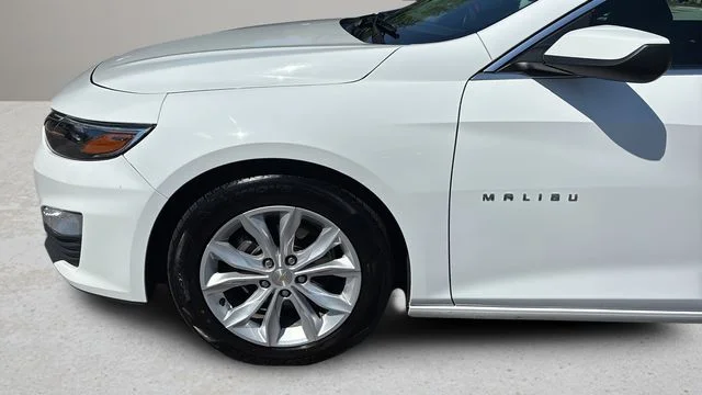 Used 2025 White Chevrolet LT image 36