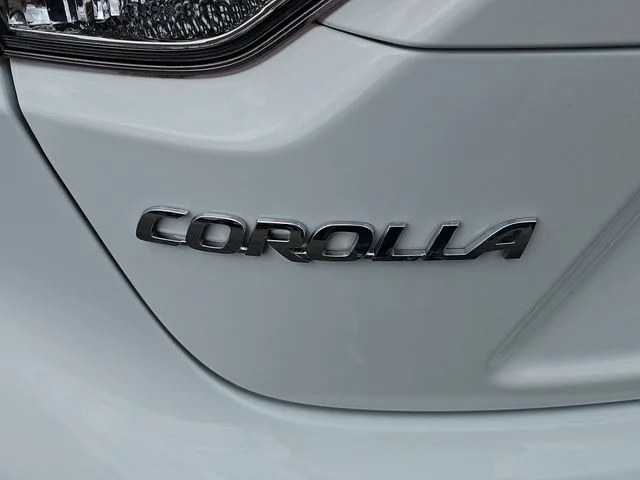 Used 2023 White Toyota LE image 30