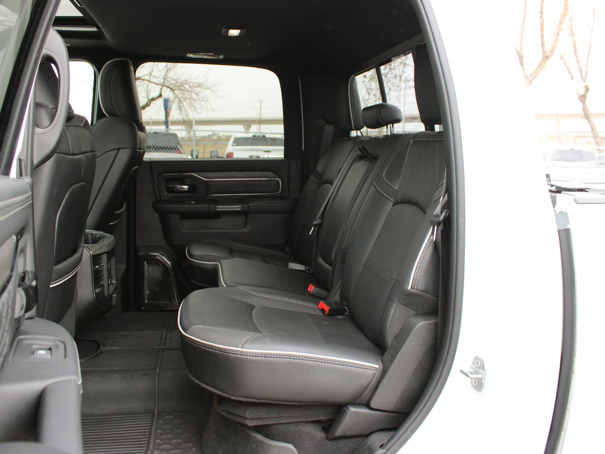 Certified Used 2025 White RAM Limited * Cummins Diesel | 5th Wheel & Gooseneck | Adaptive Cruise | Apple CarPlay | Tonneau Cover image 18