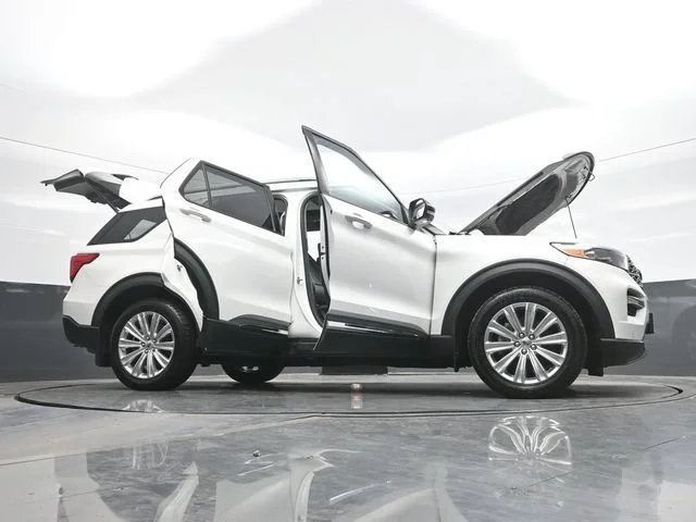 Used 2021 White Ford Limited image 31