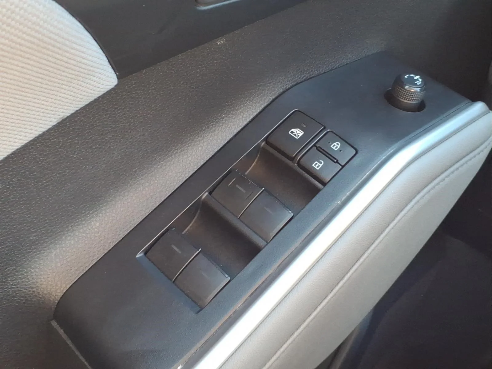 2024 Toyota Highlander LE - Photo 18