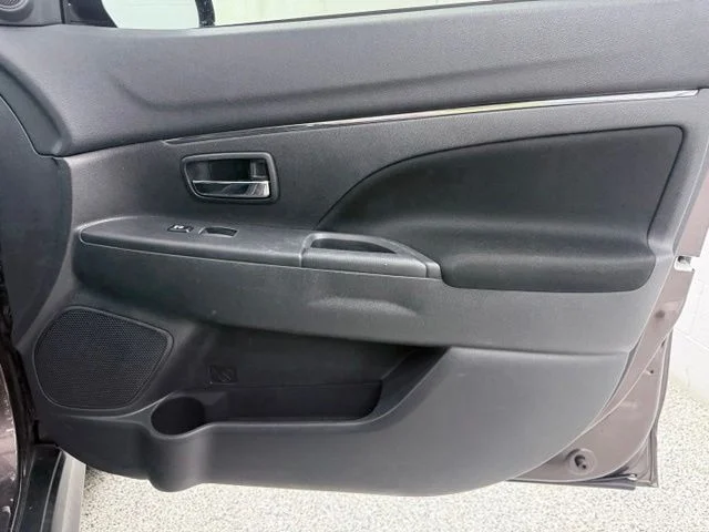 Used 2024  Mitsubishi 2.0 LE image 16