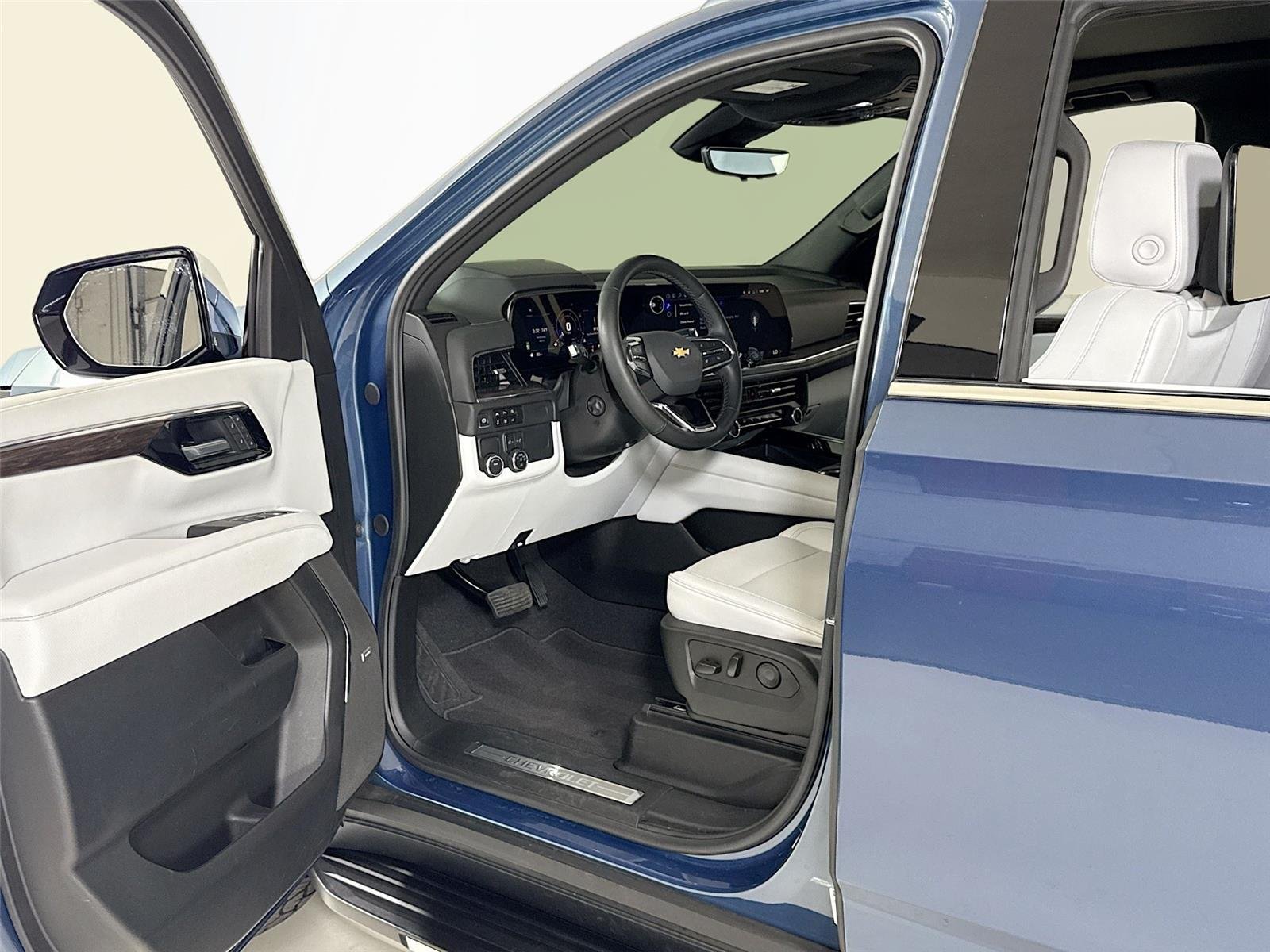 Used 2025 Lakeshore Blue Metallic Chevrolet Premier image 12