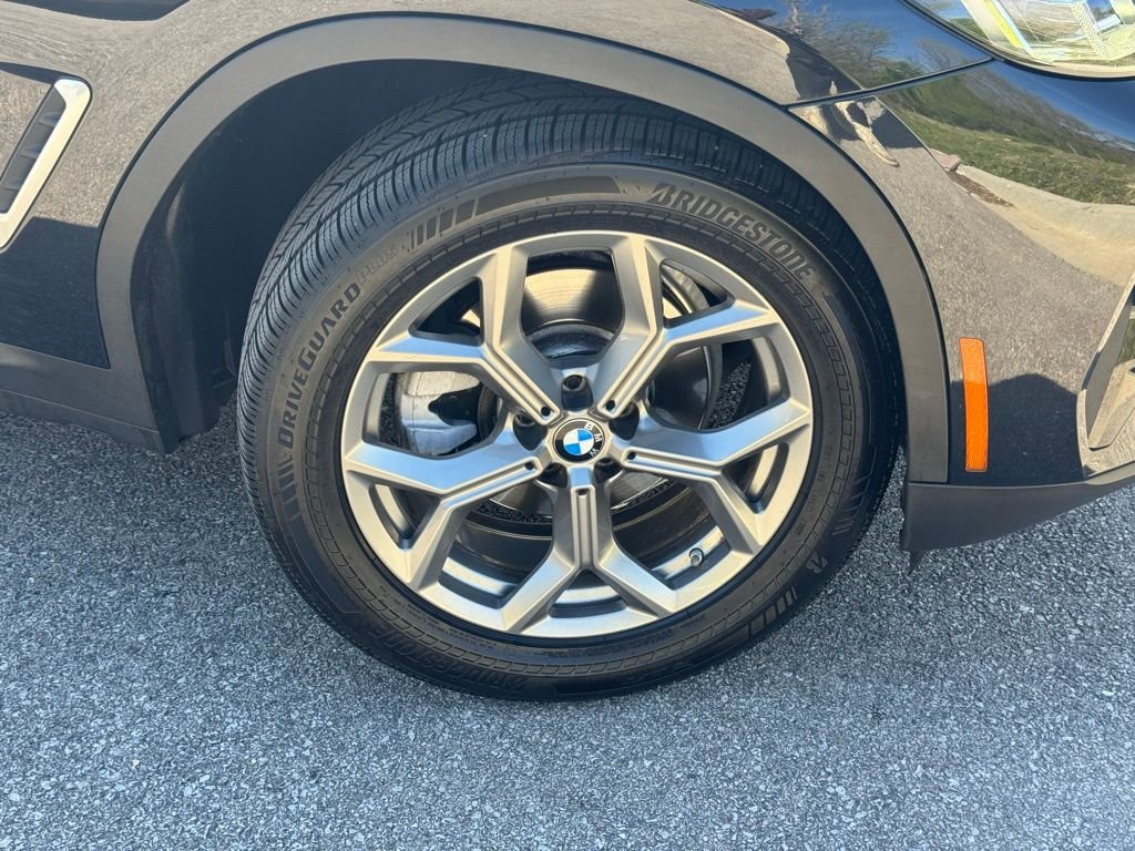 Used 2024 Black BMW xDrive30i image 14