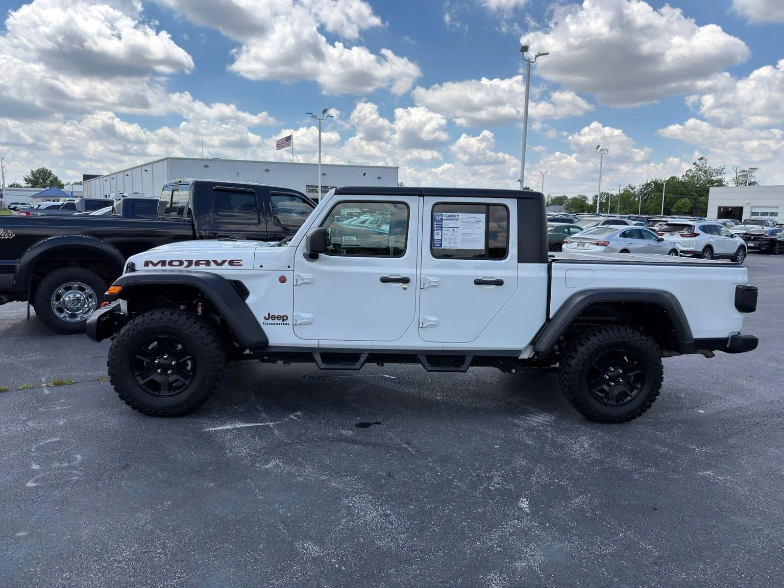 Used 2022 White Jeep Mojave image 3