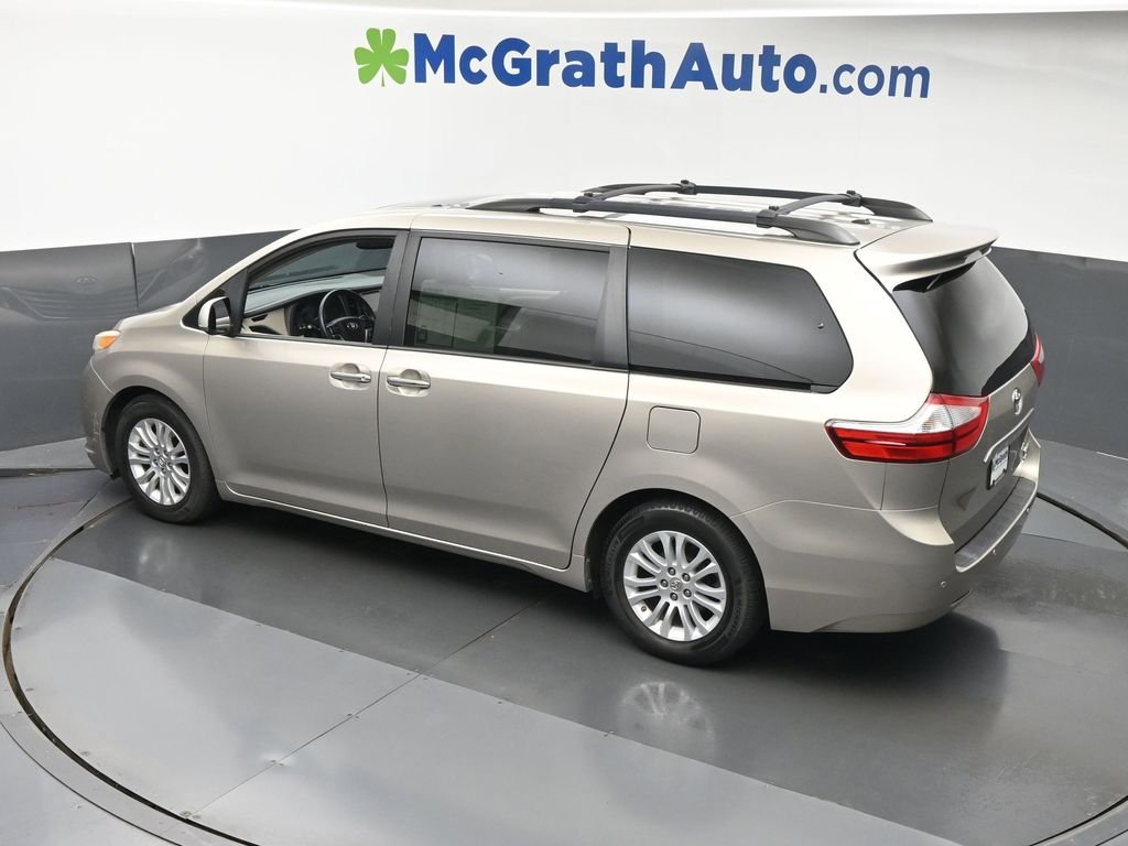 Used 2016  Toyota XLE Premium image 24