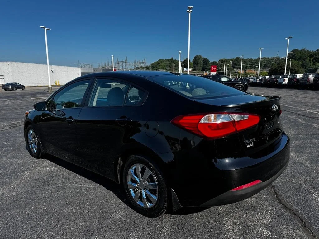 Used 2015  Kia LX image 5