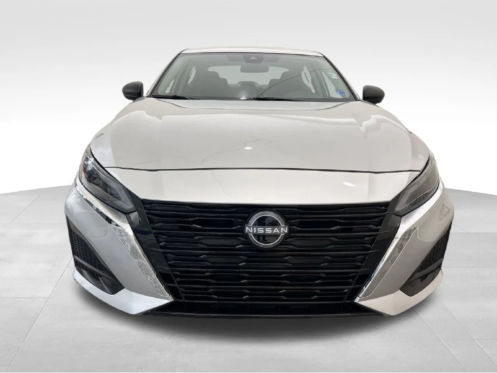 Used 2024 Silver Nissan 2.5 SV image 9