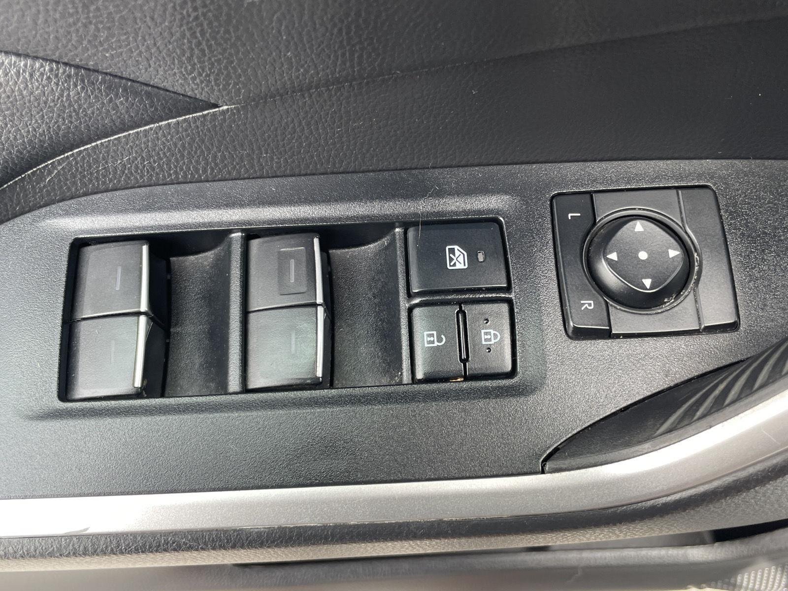 2022 Toyota RAV4 XLE - Photo 27