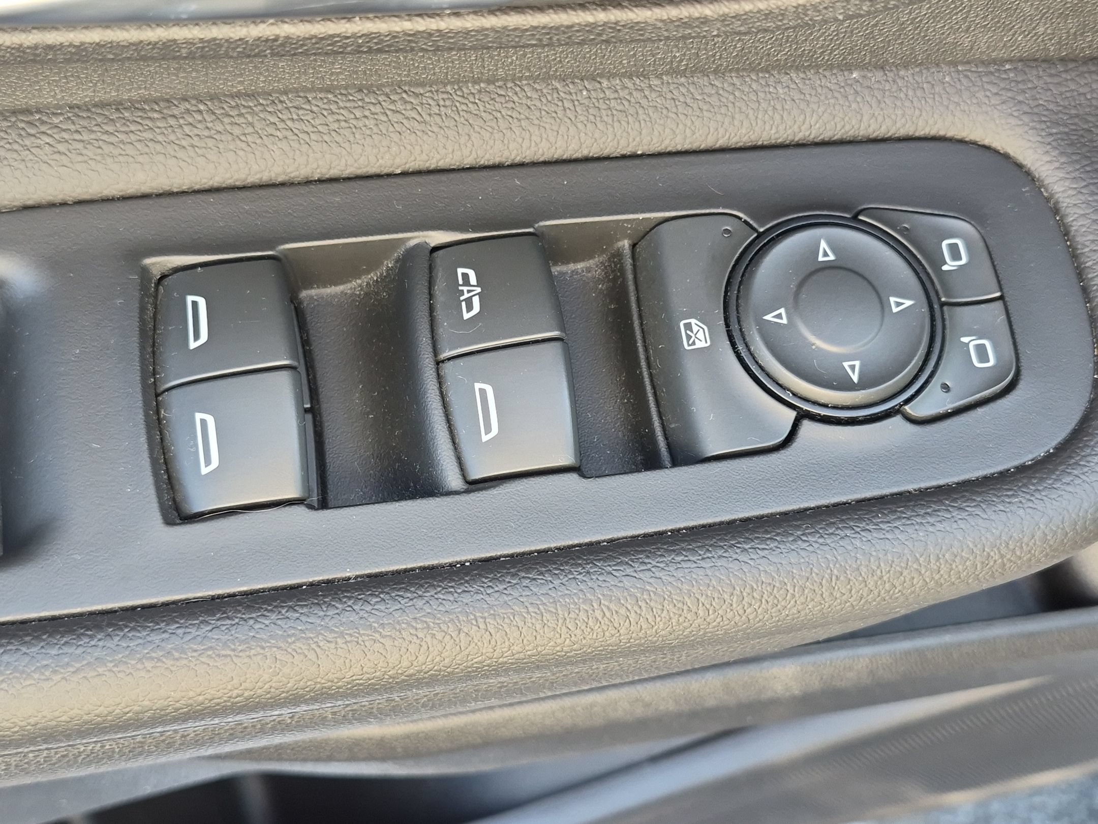Used 2022 Summit White GMC SLE image 13
