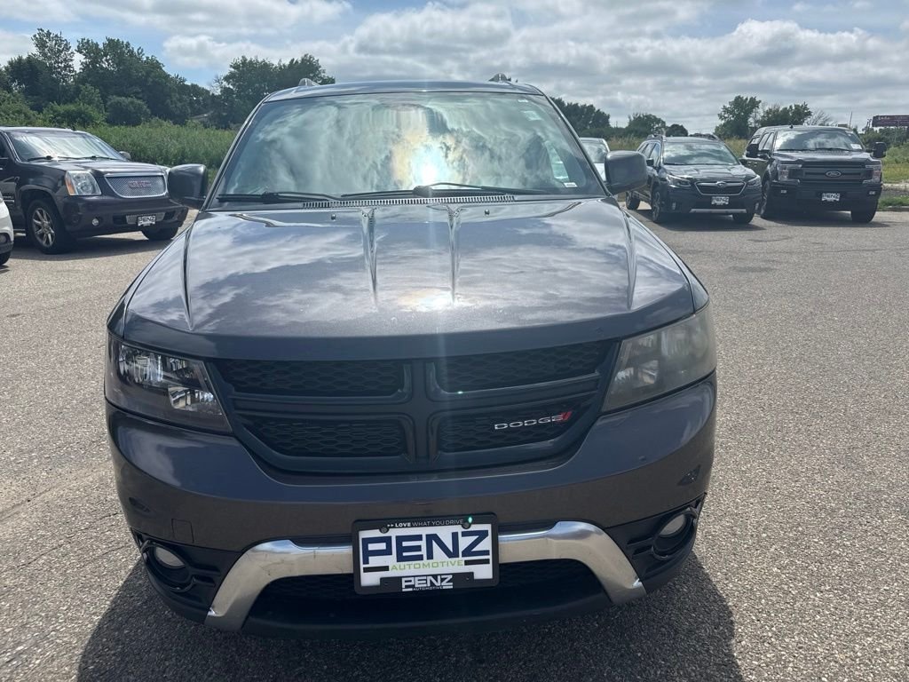 Used 2014 Gray Dodge Crossroad image 2