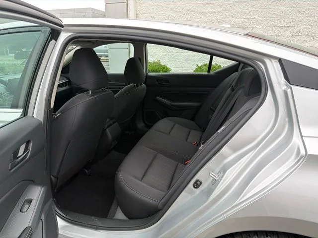 Used 2025 Silver Nissan 2.5 SV image 19