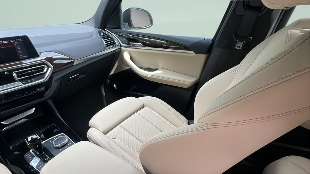 Used 2024 White BMW xDrive30i image 14