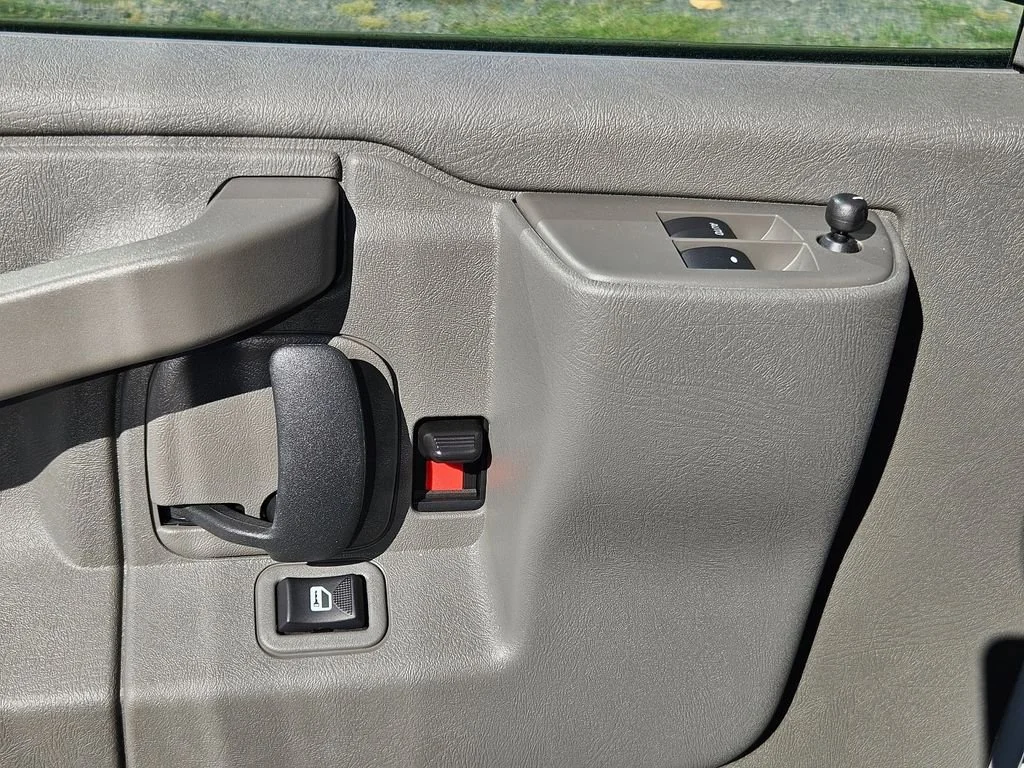 2025 Chevrolet Express Cargo Work Van - Photo 11