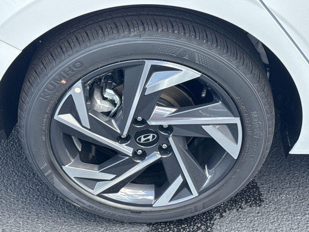2025 Hyundai Elantra SEL - Photo 17